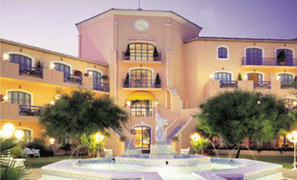 El emblemático hotel Las Dunas de Estepona (Málaga)