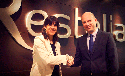 Momento de la firma del acuerdo global entre Restalia y el Grupo Heineken