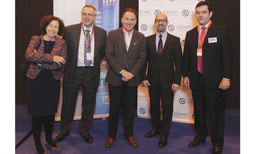 Los firmantes del acuerdo, que se firmó en Fitur