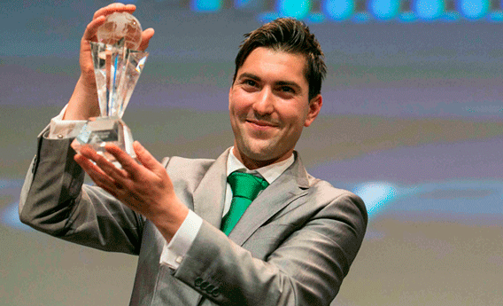 Giacomo Gianotti recoge el premio