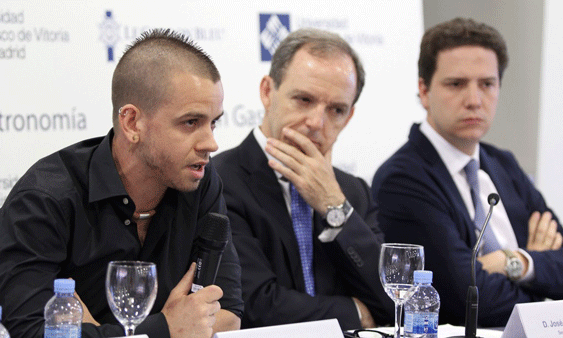 David Muñoz, de DiverXo, asistió a la presentación del nuevo Grado en Gastronomía