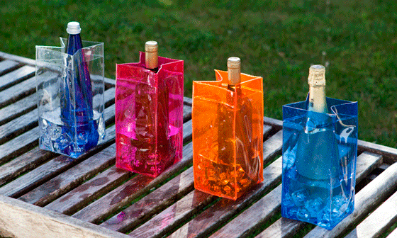 Prácticas cubiteras de plástico para alegrar la mesa