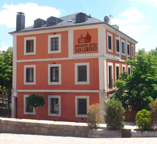 El caserón que alberga El restaurante escuela San Lorenzo de El Escorial 