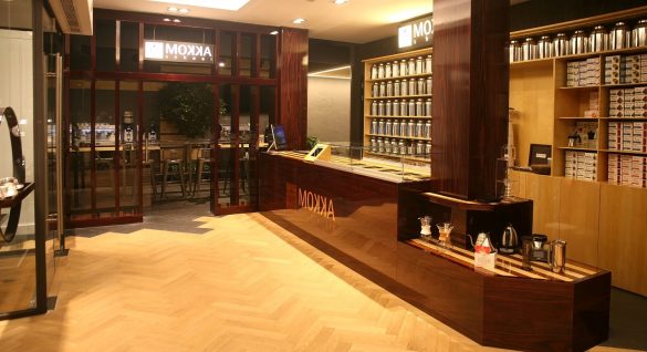 Interior de la tienda Mokka en el centro de Madrid