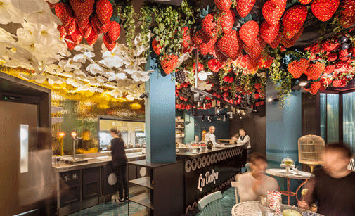 La barra dulce de Tickets, con sus fresas colgantes