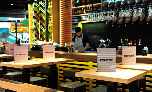 La cuidada imagen de los locales MasQMenos, pensados para funcionar todo el día