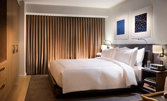 Una de las habitaciones del Conrad Hotel