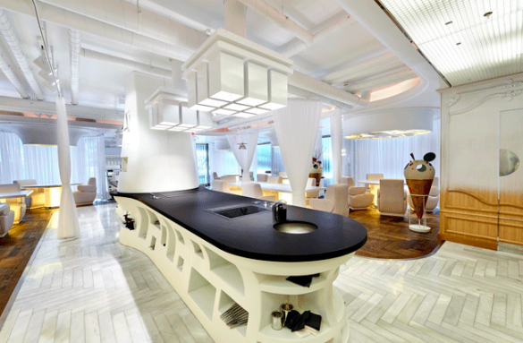 El impresionante showcooking central del comedor de DiverXo, revestido en Dekton