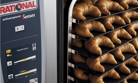 Croissants dorados en el SelfCookingCenter 5 Senses
