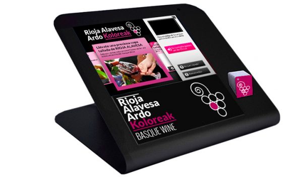El dispositivo Clicua de Rioja Alavesa Ardo Koloreak, que muestra a los consumidores prmociones, descuentos y juegos