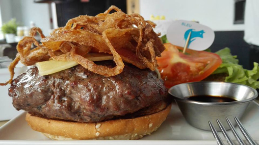 Profesional Hoerca, Una de las suculentas hamburguesas de Steak Burger