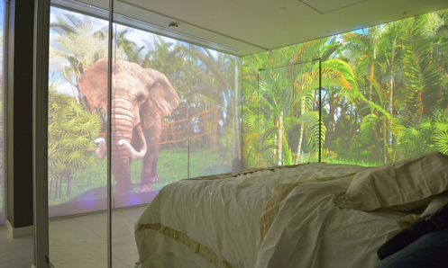 En la Sensoty Room, las cuatro paredes de la habitación se convierten en pantallas de vídeo