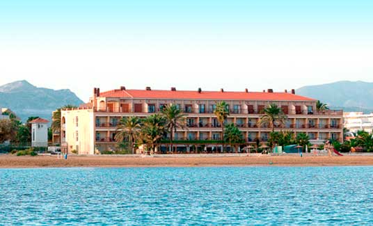 El hotel Los Ángeles, de Denia, visto desde el mar
