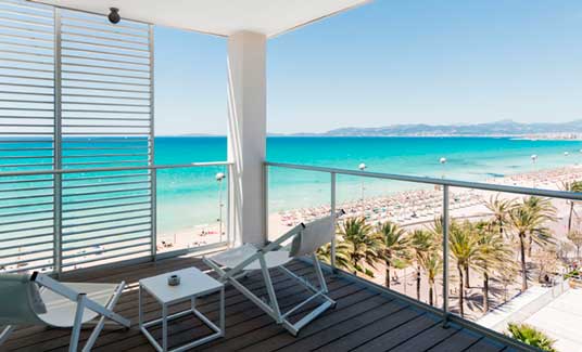 Terraza del hotel Pure Salt Garond