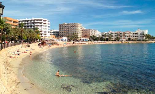 Profesionalhoreca, edificios hoteleros en la Playa de Santa Eulàlia, en Ibiza