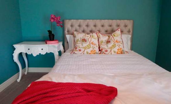 Cama en una habitación