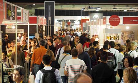 La zona de exposición del Fòrum, abarrotada