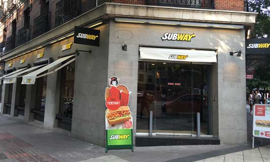 Fachada de un restauranet Subway