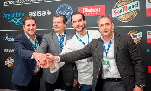 Los representantes de Makro, Facyre y Fehr tras la firma del acuerdo para lanzar Los martes de la hostelería, en el marco de Madrid Fusión