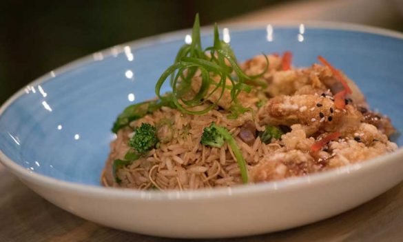 Aeropuerto Chi Jau Kay, plato del restaurante Totora