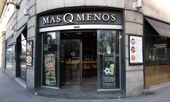 Fachada de un local de la cadena MasQMenos