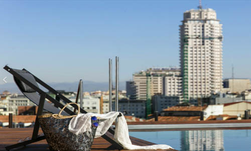 Hamaca en azotea de hotel de Madrid