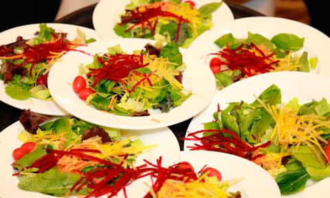 Ensaladas en un catering