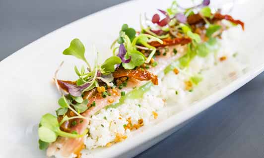 Anguila ahumada con ricotta, plato de Bacira