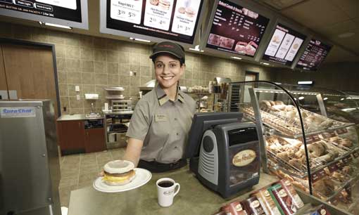 Interior de un establecimiento Tim Hortons en Canadá