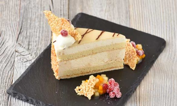 El Pastel de Mazapán de Erlenbacher con crocanti y compota en costra de sal   