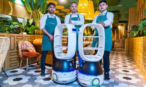 Profesionalhoreca, robots camareros Cacahuete