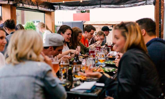 Profesionalhoreca, comiendo en una terraza, rstauración, DBK