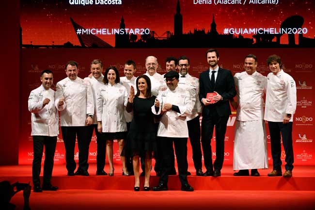 Profesionalhoreca, Jesús Sanchez y su esposa, Marián Martínez, con el resto de chefs con estrellas Michelin