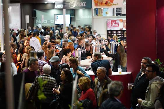 Profesionalhoreca, público en los stands de la feria Gastrónoma 2019