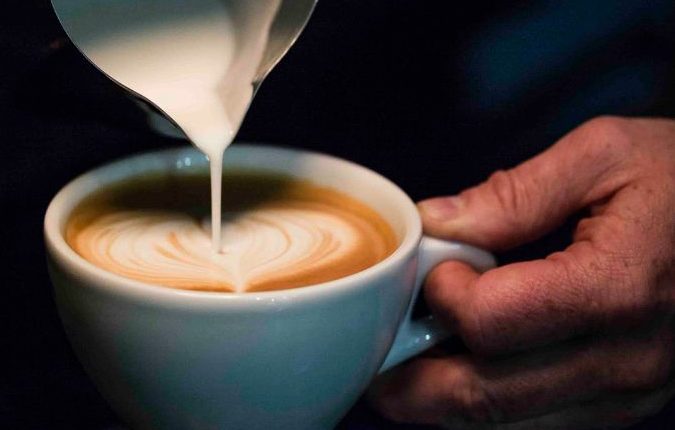 profesionalhoreca, preparando una taza de café