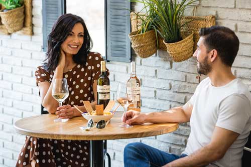 Profesionalhoreca, brindando con vinos de Ramón Bilbao en una terraza