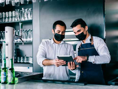 Profesionalhoreca, hosteleros en un bar