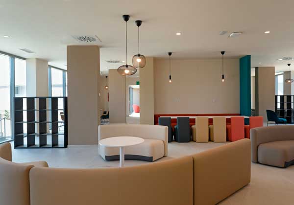Profesionalhoreca, Viccarbe ha realizado el interiorismo de la residencia de estudiantes Livensa Living, en Granada. 