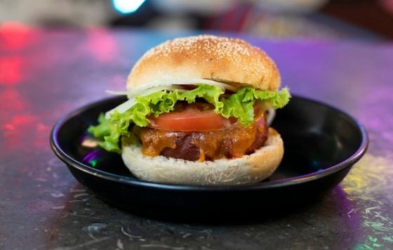 ProfesionalHoreca, hamburguesa Beyoind Meat, auge del delivery de comida vegana en la app Uber Eats