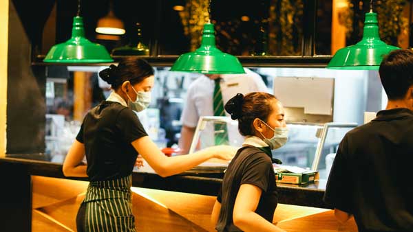 Profesionalhoreca, camareras en un restaurante