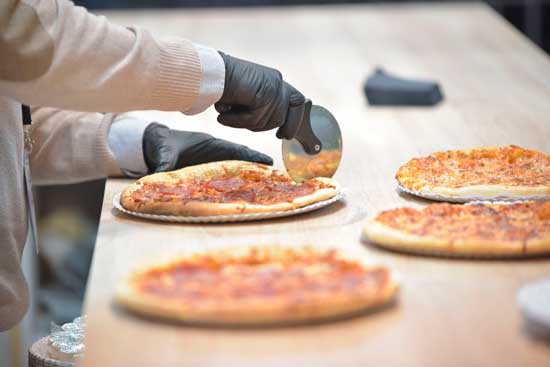 Profesionalhoreca, cortando pizzas