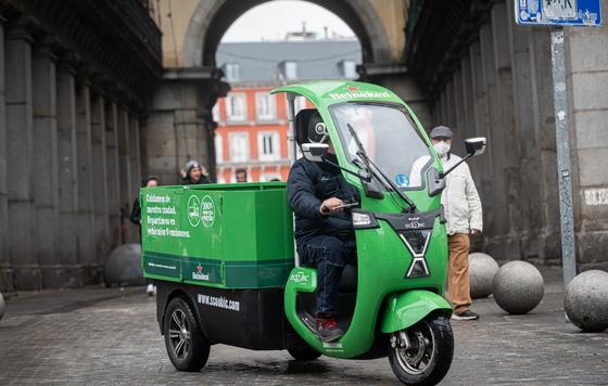 ProfesionalHoreca- vehículos cero emisiones de Heineken, ciclomotores