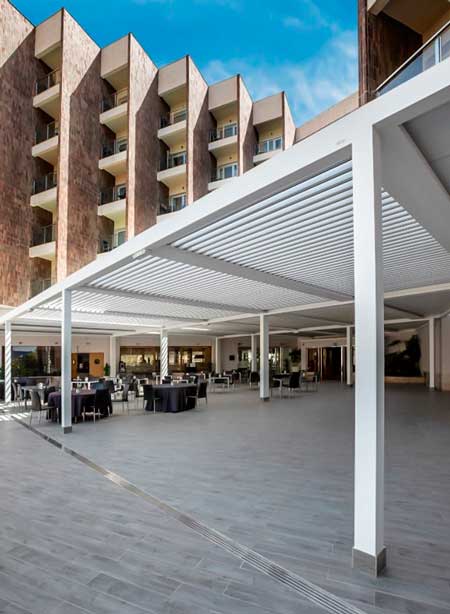 Profesionalhoreca, pérgolas bioclimáticas Saxun en el hotel Meliá Alicante