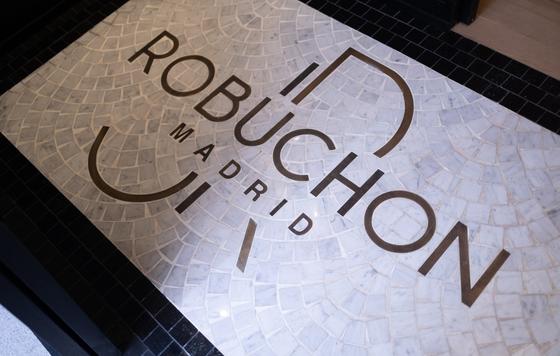 ProfesionalHoreca, placa de Robuchon Madrid