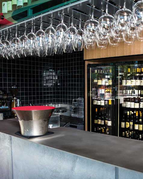 Profesionalhoreca, vinoteca Vintec Line de Electrolux Professional en un bar