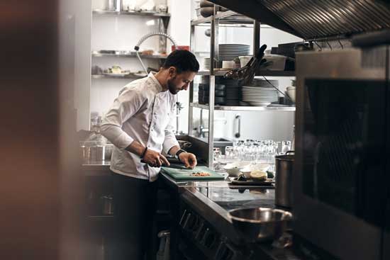 Profesionalhoreca, chef en una cocina, Host Milano