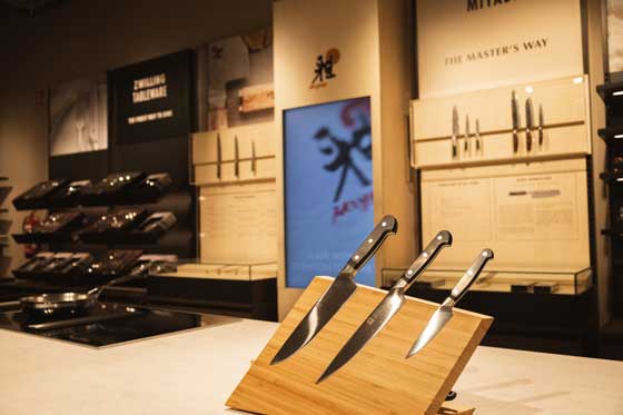 Profesionalhoreca, cuchillos Zwilling, que aman muchos chefs, en la tienda de Bilbao