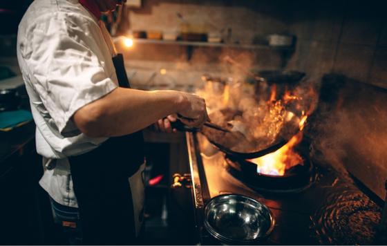 ProfesionalHoreca, cocinero en el fuego, siniestralidad laboral, Hostelería Madrid