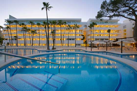 Profesionalhoreca, Iberostar Cristina, en Playa de Palma, es el primer hotel 100% eléctrico de la cadena en España