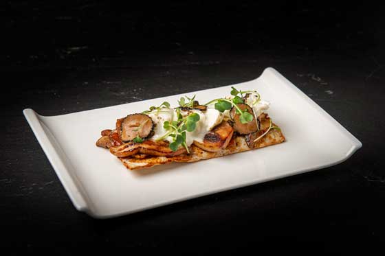 Profesionalhoreca, Coca con pan polar, burrata congelada Laduc con siete setas silvetres y trufa